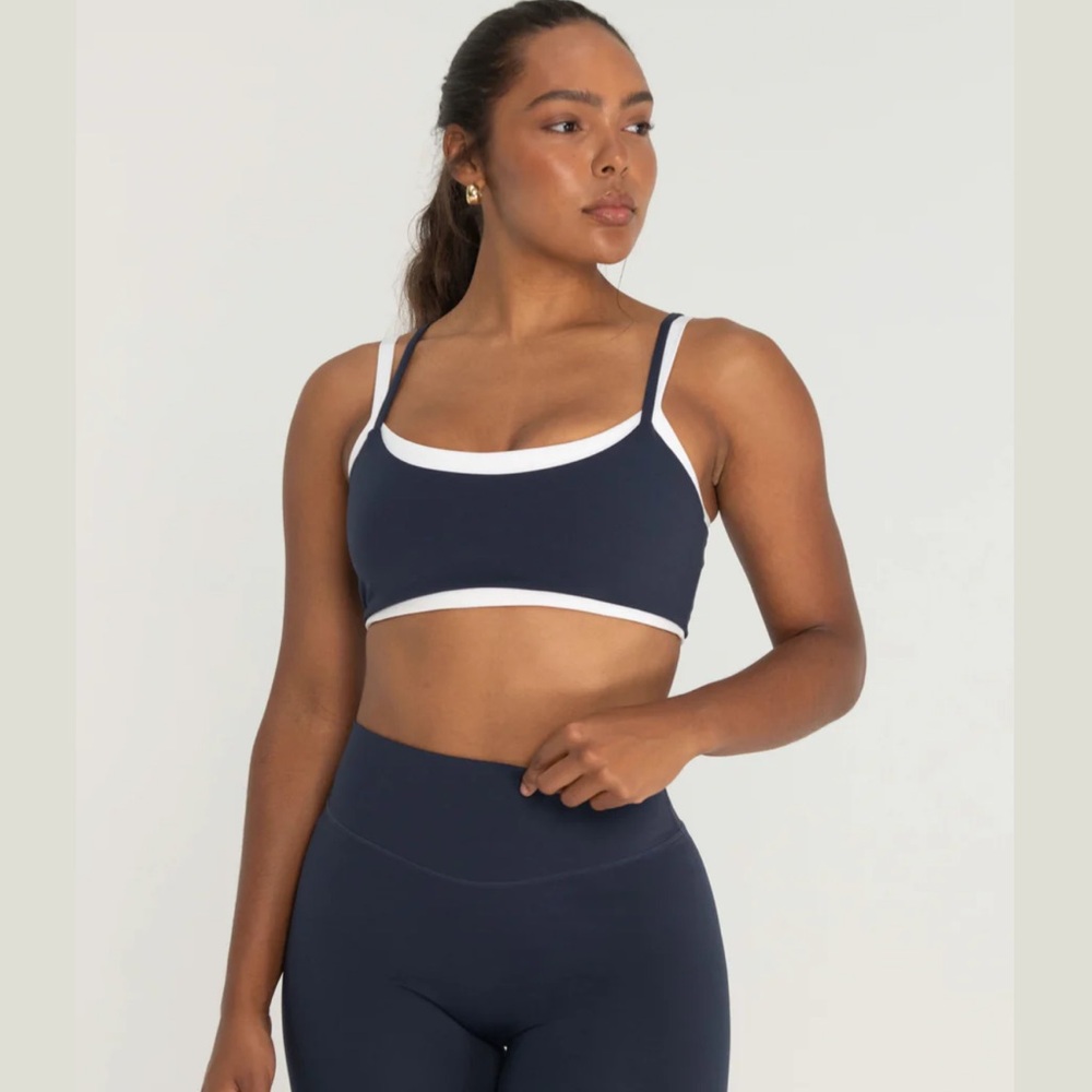 Form Layered Bra size medium in Navy